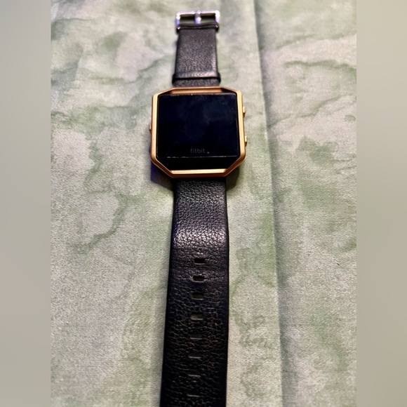Fitbit Blaze with Gold and Black Watch Strap - Picture 3 of 5